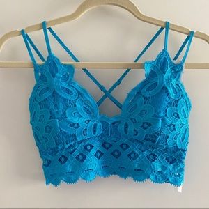 Anemone laced crochet bralette in Turquiose